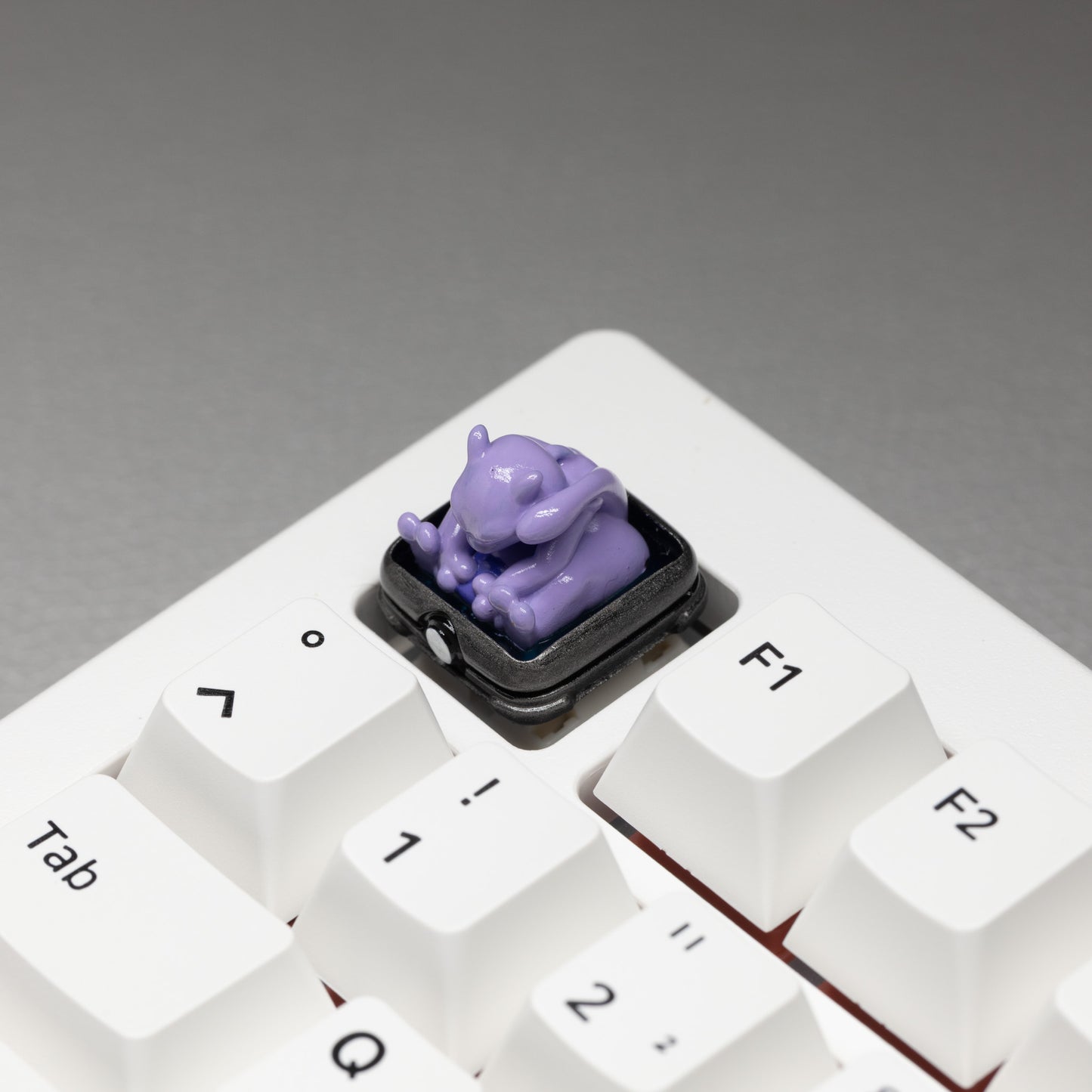 SLEEPING MEWTWO ✦ ARTISAN KEYCAP